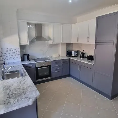 Spacious & With Rare Parking Apartman *