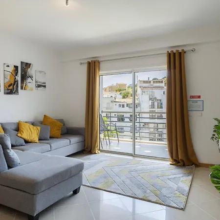 Apartman Spacious & With Rare Parking *