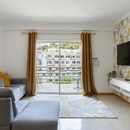 Spacious & With Rare Parking Apartman