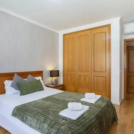 Spacious & With Rare Parking Apartman *