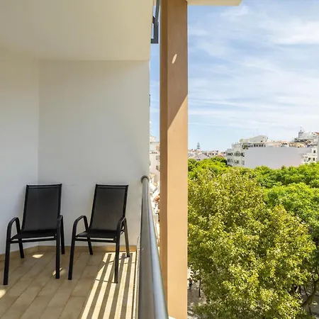 Spacious & With Rare Parking Apartman
