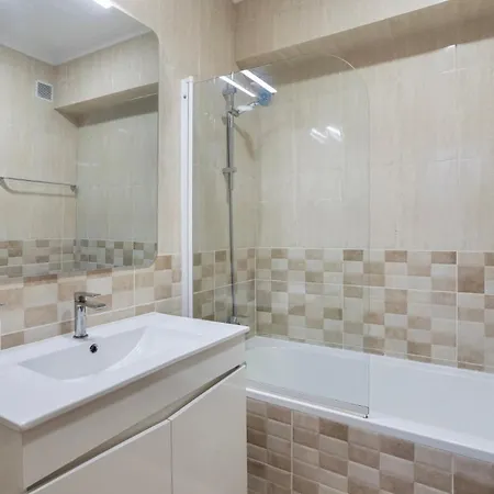 Apartman Spacious & With Rare Parking *