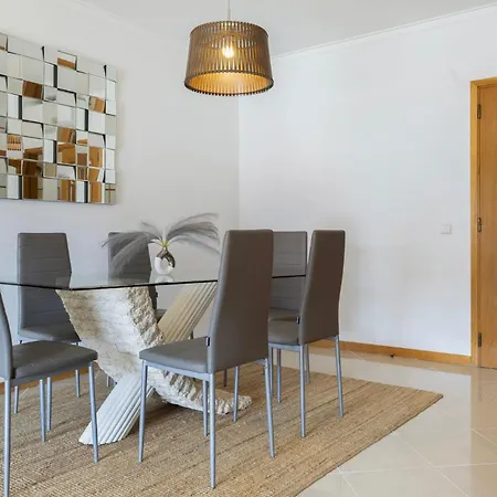 Apartman Spacious & With Rare Parking *