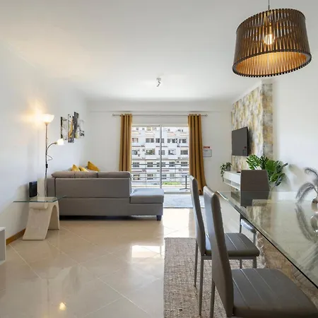Spacious & With Rare Parking * Albufeira